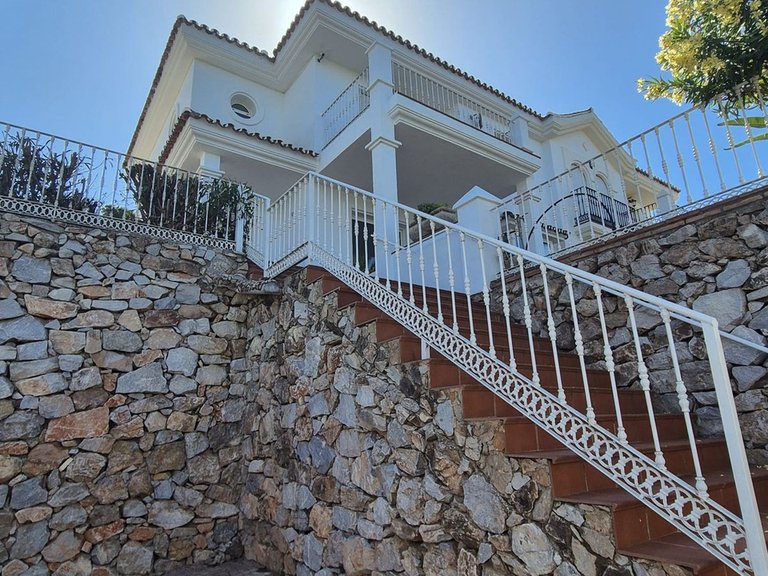 Villa for Sale in Alhaurin Golf, Malaga 34