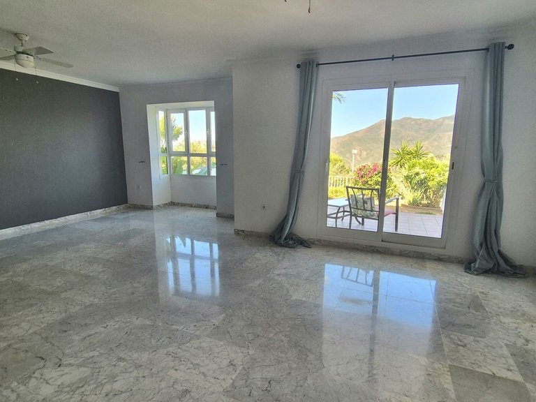 Villa for Sale in Alhaurin Golf, Malaga 4
