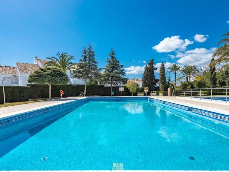 Apartment for Sale in Nueva Andalucía, Malaga 1