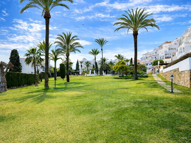 Apartment for Sale in Nueva Andalucía, Malaga 20