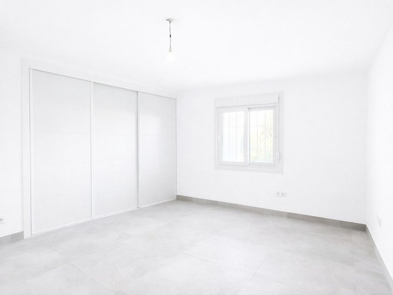 Apartment for Sale in Nueva Andalucía, Malaga 23