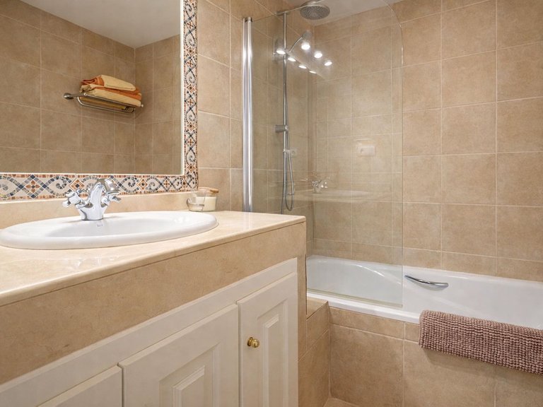 Villa for Sale in La Heredia, Malaga 14