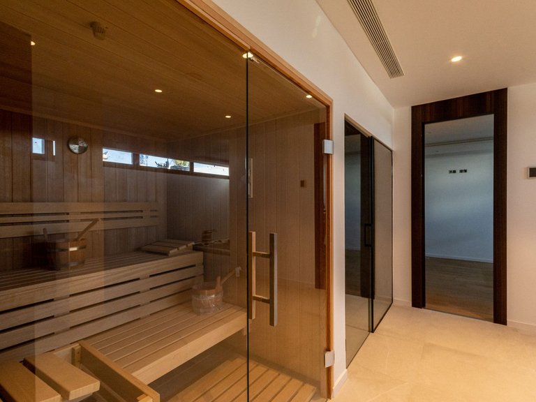 Villa for Sale in Nueva Andalucía, Malaga 19