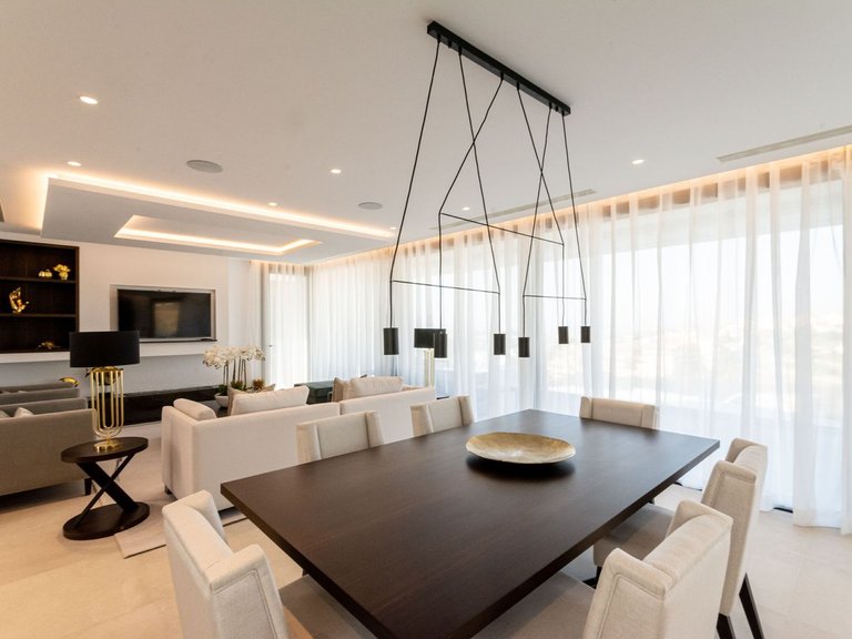 Villa for Sale in Nueva Andalucía, Malaga 2