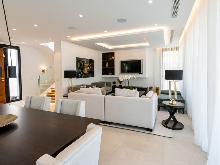 Villa for Sale in Nueva Andalucía, Malaga 3