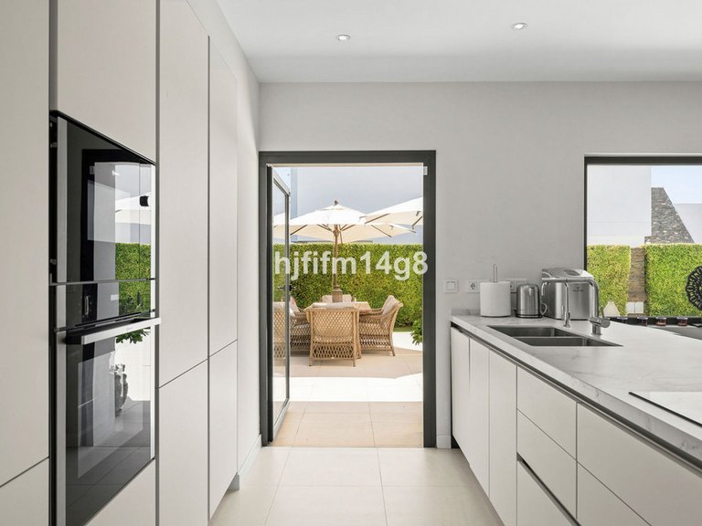 Villa for Sale in San Pedro De Alcántara, Malaga 11