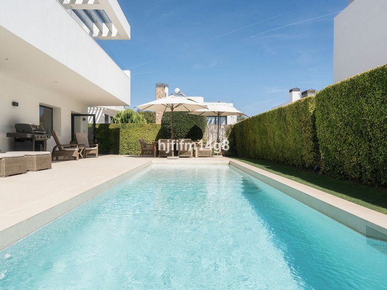 Villa for Sale in San Pedro De Alcántara, Malaga 2