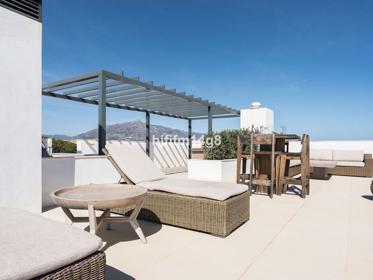 Villa for Sale in San Pedro De Alcántara, Malaga 4