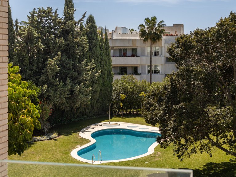 Apartment for Sale in Nueva Andalucía, Malaga 23