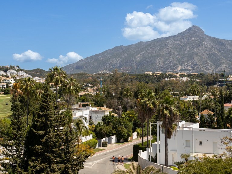 Apartment for Sale in Nueva Andalucía, Malaga 24