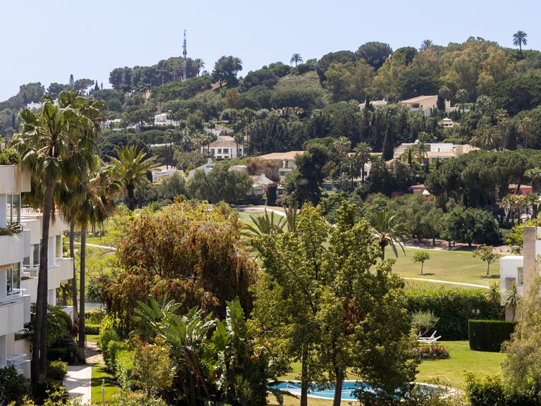 Apartment for Sale in Nueva Andalucía, Malaga 25