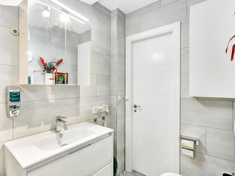 Apartment for Sale in Fuengirola, Malaga 26