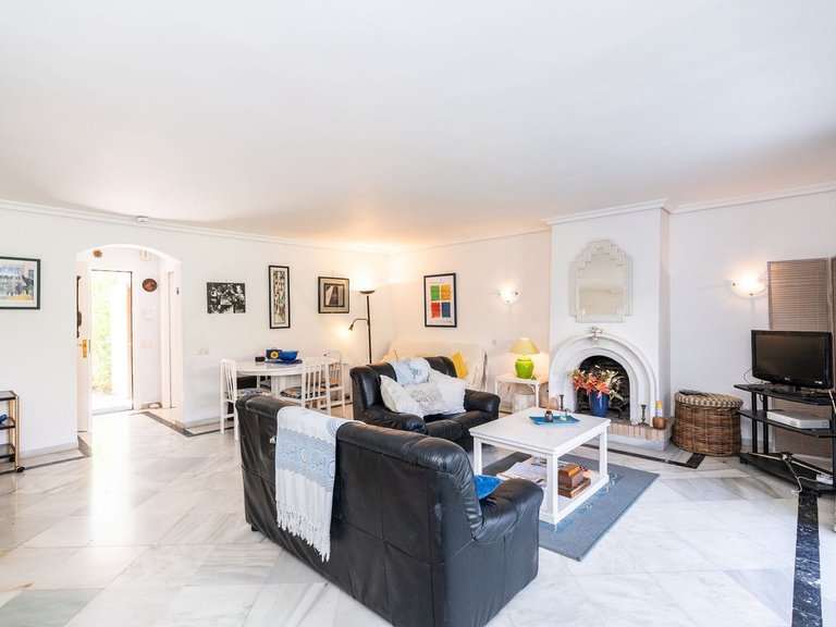 Apartment for Sale in Atalaya, Malaga 3