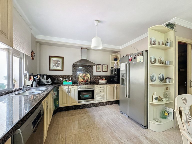 Villa for Sale in Estepona, Malaga 10