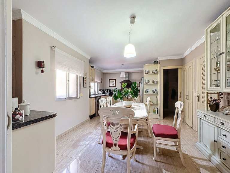 Villa for Sale in Estepona, Malaga 9