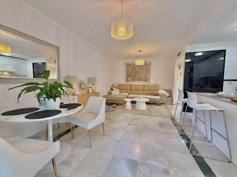 Apartment for Sale in The Golden Mile, Malaga 10