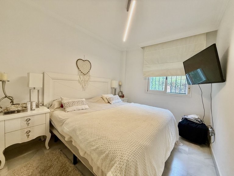 Apartment for Sale in The Golden Mile, Malaga 16