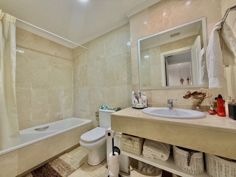 Apartment for Sale in The Golden Mile, Malaga 17