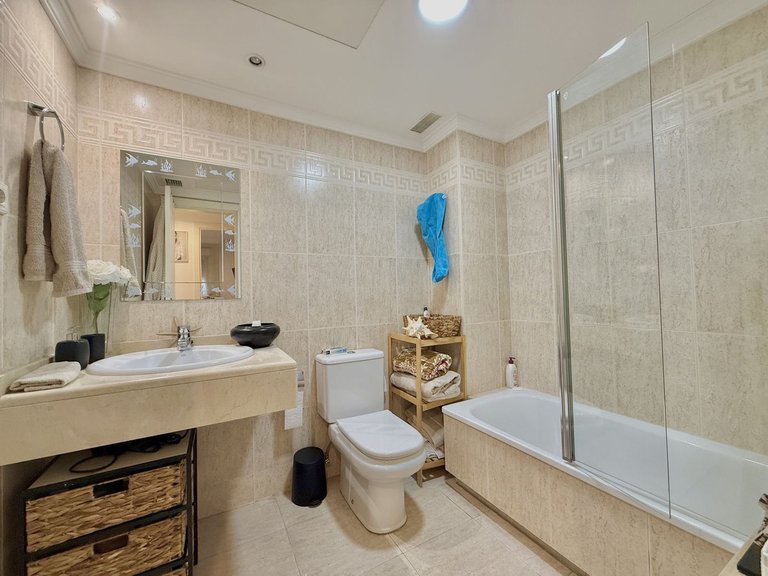 Apartment for Sale in The Golden Mile, Malaga 19