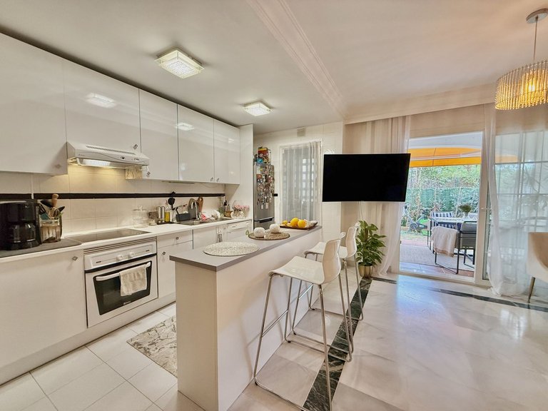 Apartment for Sale in The Golden Mile, Malaga 3