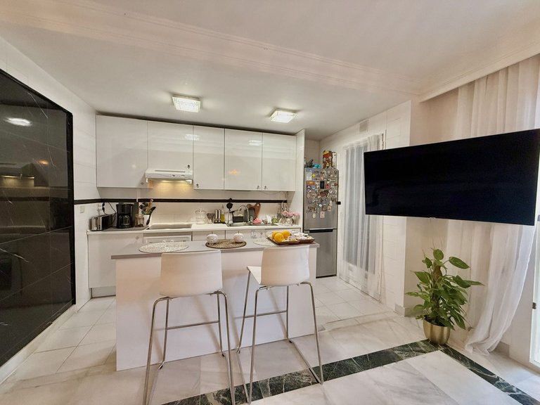 Apartment for Sale in The Golden Mile, Malaga 4