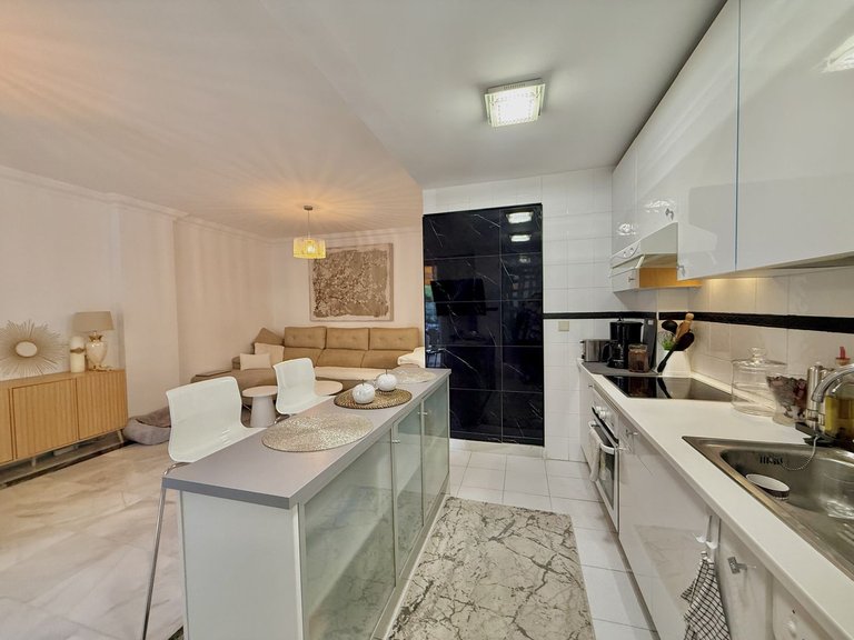 Apartment for Sale in The Golden Mile, Malaga 6