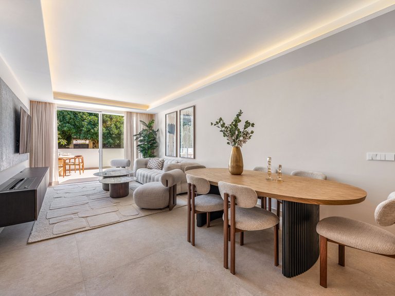 Villa for Sale in Nueva Andalucía, Malaga 1