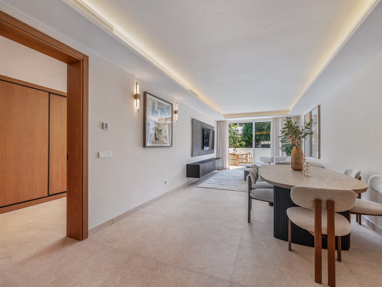 Villa for Sale in Nueva Andalucía, Malaga 32