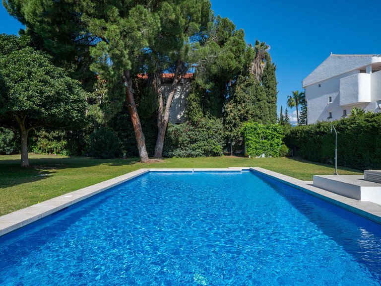 Villa for Sale in Nueva Andalucía, Malaga 38