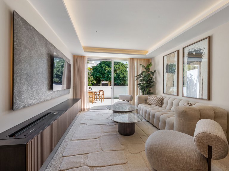 Villa for Sale in Nueva Andalucía, Malaga 8