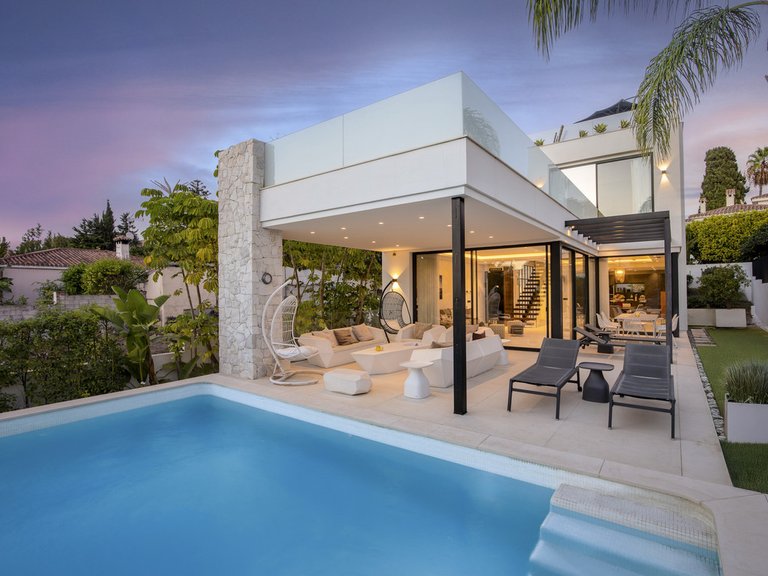 Villa for Sale in San Pedro De Alcántara, Malaga 4