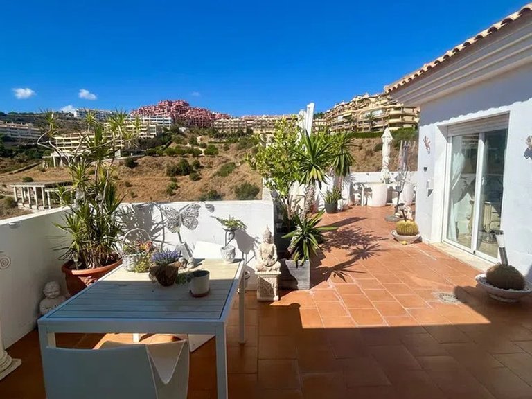 Apartment for Sale in Calahonda, Malaga 1