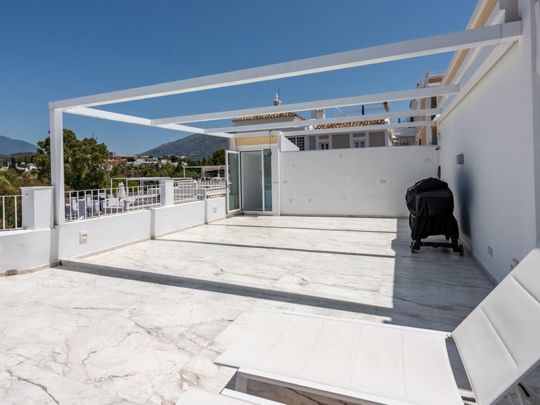Villa for Sale in Nueva Andalucía, Malaga 2