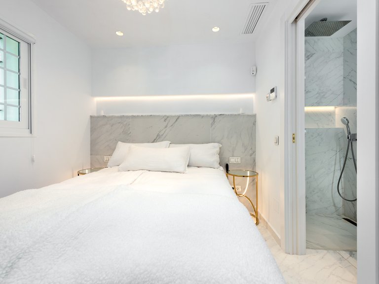 Villa for Sale in Nueva Andalucía, Malaga 28