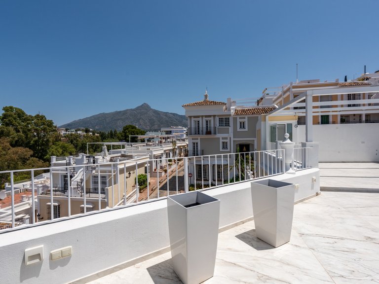Villa for Sale in Nueva Andalucía, Malaga 31