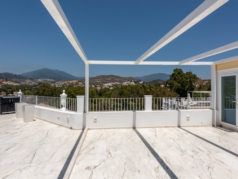 Villa for Sale in Nueva Andalucía, Malaga 32
