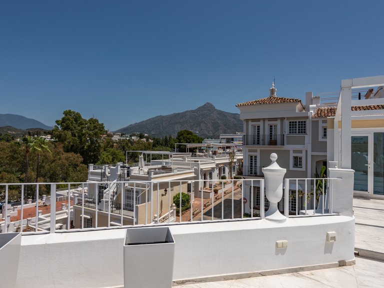 Villa for Sale in Nueva Andalucía, Malaga 36