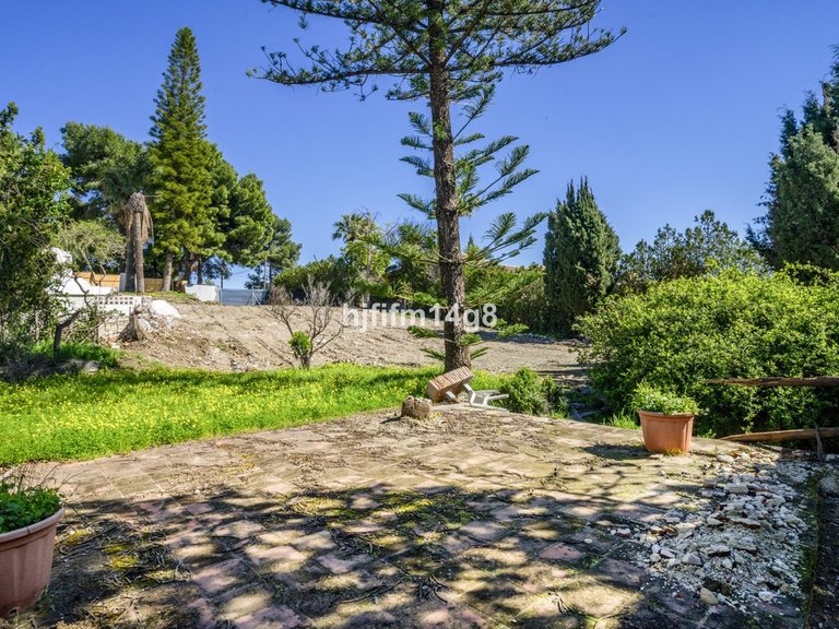Plot for Sale in Nueva Andalucía, Malaga 10