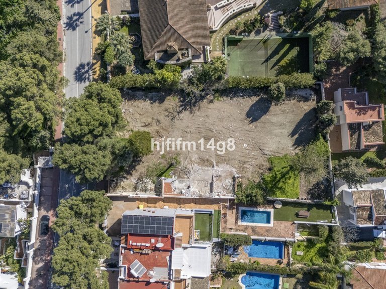 Plot for Sale in Nueva Andalucía, Malaga 2