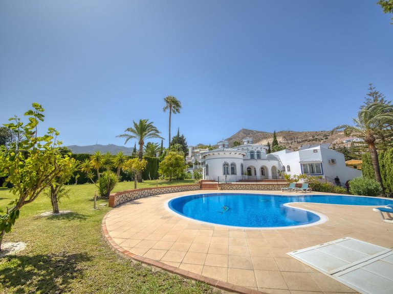 Villa for Sale in Costa del Sol, Benalmadena, Malaga 32