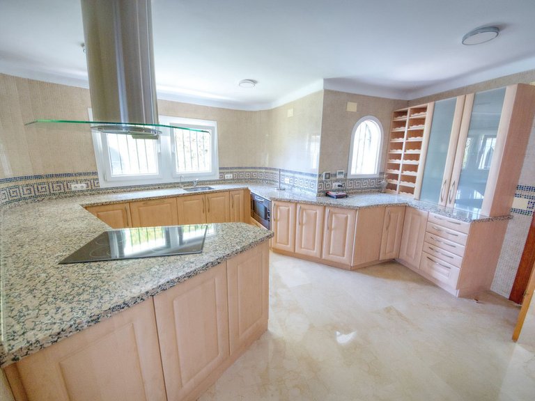 Villa for Sale in Costa del Sol, Benalmadena, Malaga 33