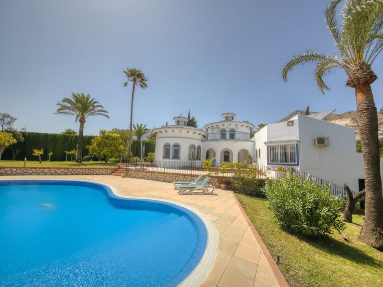 Villa for Sale in Costa del Sol, Benalmadena, Malaga 35