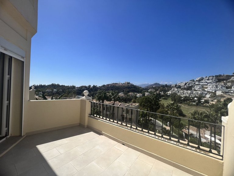 Apartment for Sale in La Quinta, Malaga 12
