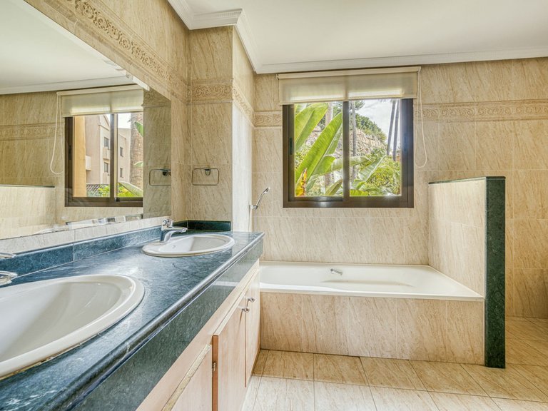 Apartment for Sale in Benahavís, Malaga 21