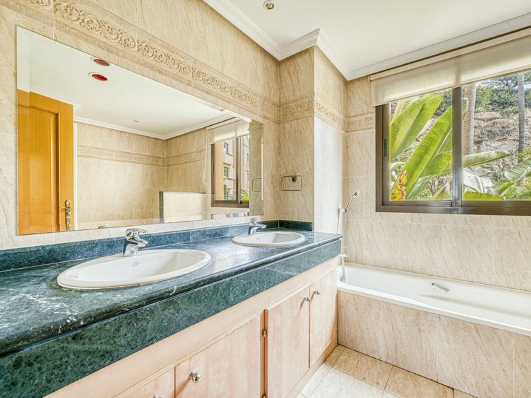 Apartment for Sale in Benahavís, Malaga 38