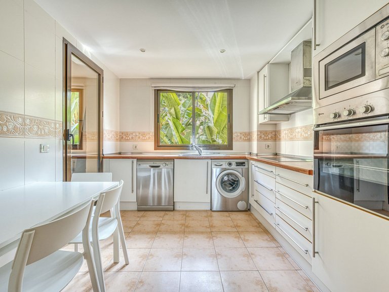 Apartment for Sale in Benahavís, Malaga 9
