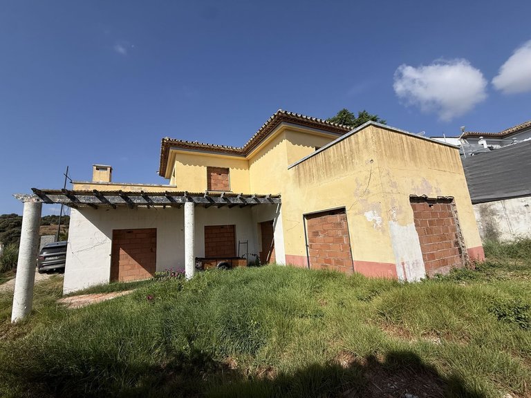 Villa for Sale in Estepona, Malaga 1