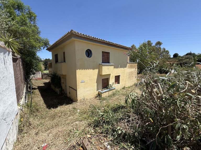 Villa for Sale in Estepona, Malaga 2