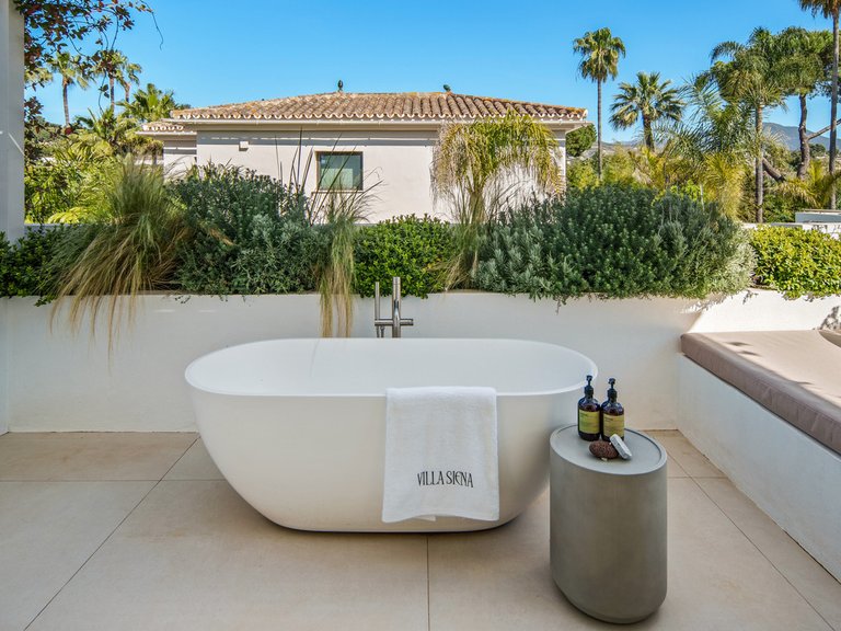 Villa for Sale in Nueva Andalucía, Malaga 5