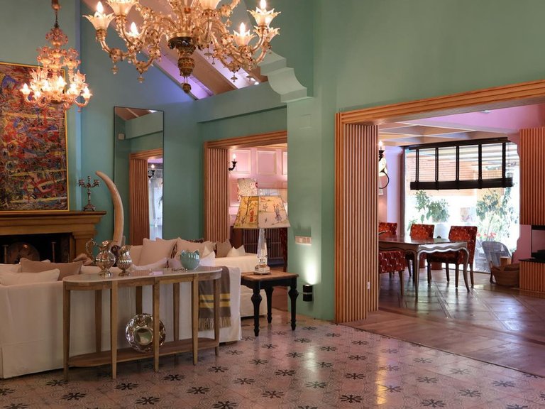 Villa for Sale in The Golden Mile, Malaga 4